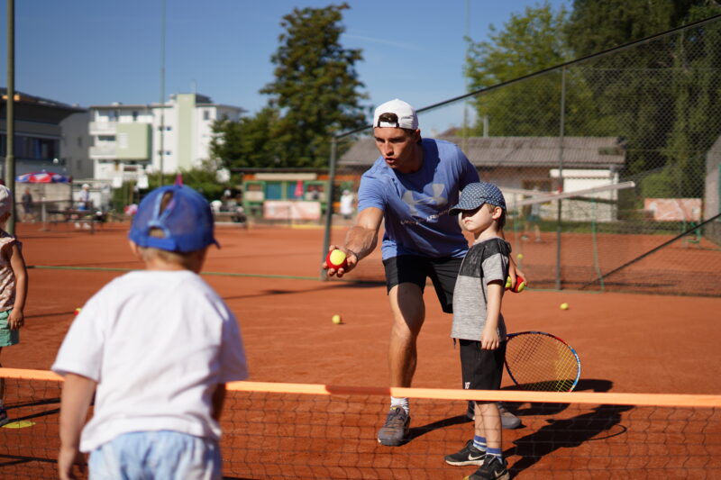 Sommersportwochen (halb- und ganztägig) mit dem Schwerpunkt Tennis by allstep
